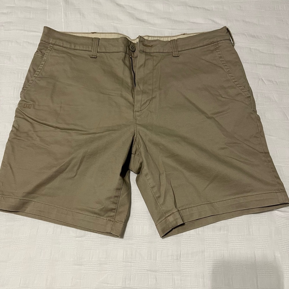 Khaki American Eagle shorts size 36